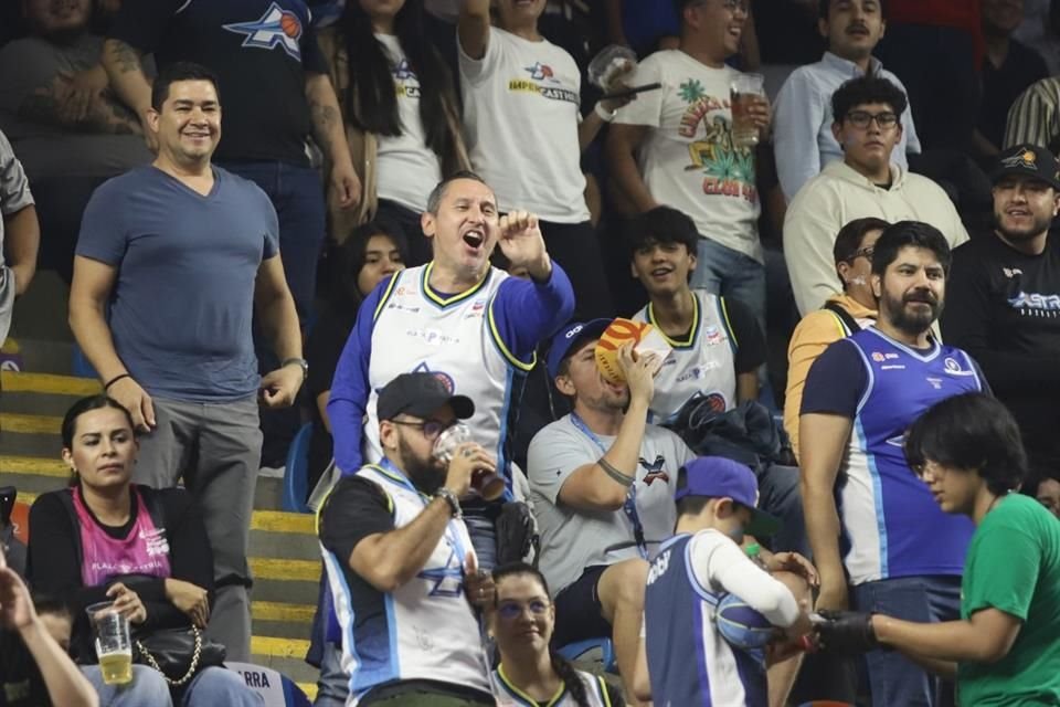 Algunos aficionados se pusieron intensos.