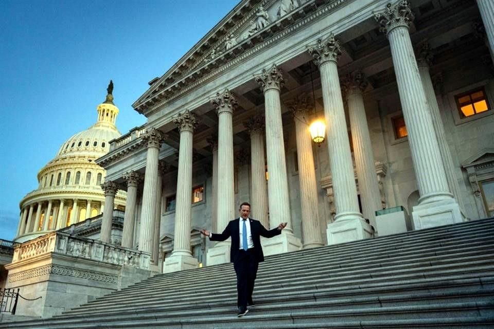 Los republicanos del Senado de EU aprobaron el proyecto de ley de Donald Trump en una votación en la que JD Vance fue el desempate.