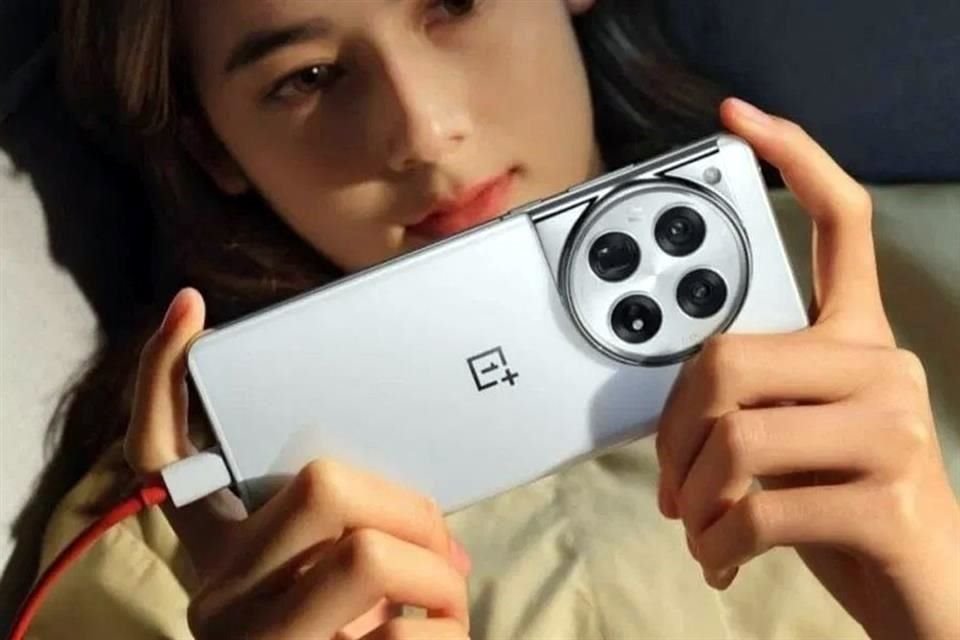 Legisladores de EU piden investigar a OnePlus por posibles riesgos a la privacidad. Sospechan que los datos van a servidores chinos sin consentimiento.
