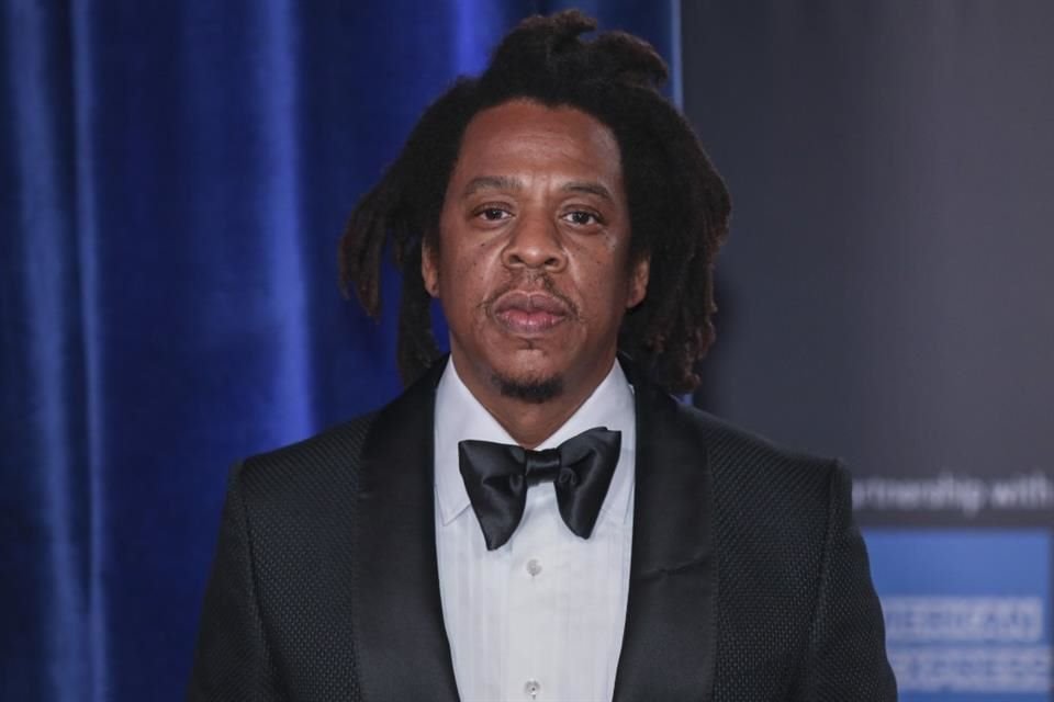Un juez desestimó demanda de Jay-Z contra Tony Buzbee por extorsión y difamación; abogado planea apelar y busca honorarios legales.