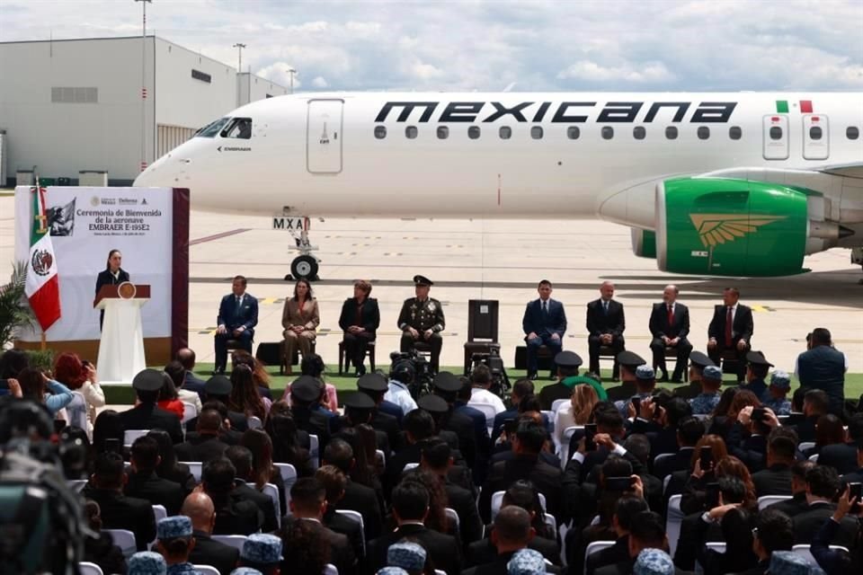 El nuevo avión Embraer E-195E2 de fabricación brasileña aterrizó en el AIFA.