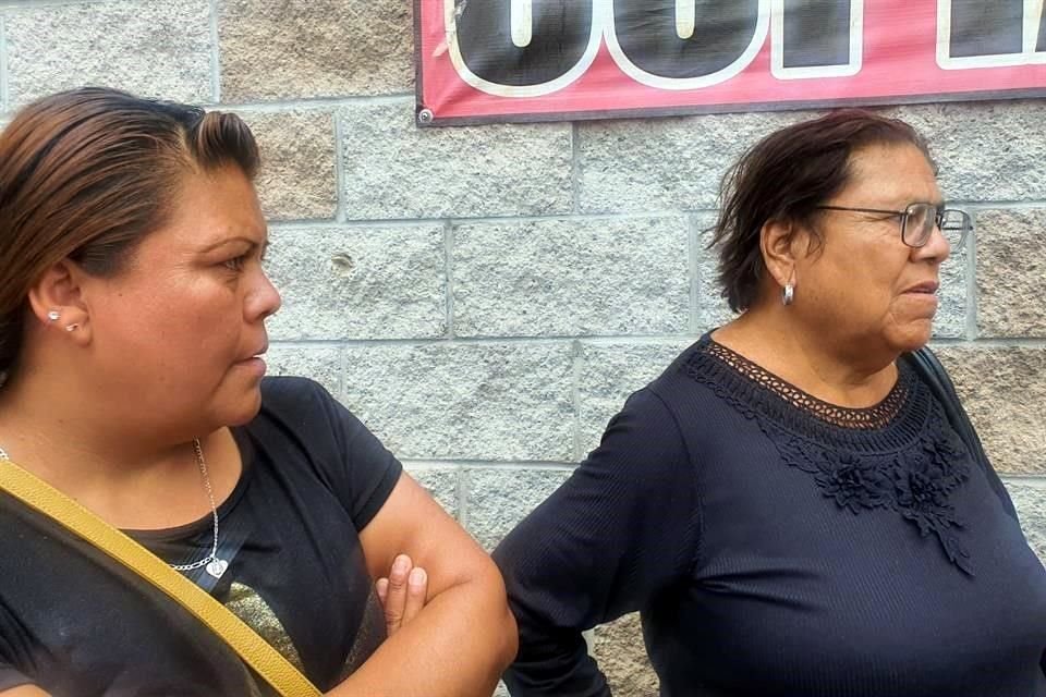 Nora Canales y su madre Irene Acosta buscan identificar al señor Roberto Canales, cuyos restos fueron cremados en una funeraria que hoy es investigada en Ciudad Juárez.