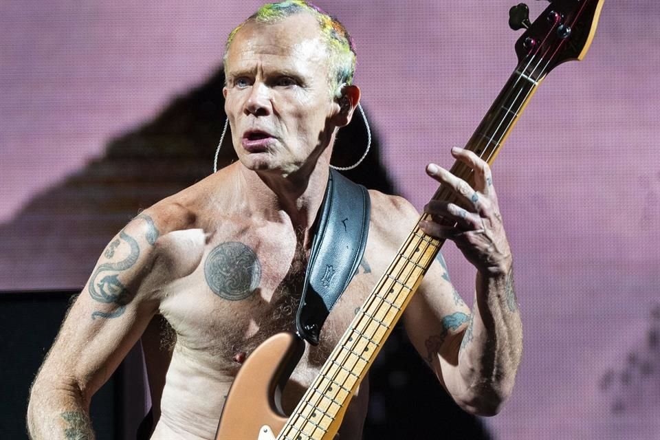 Warner Music y la firma Bain Capital desean comprar el catálogo musical de los Red Hot Chili Peppers en unos 300 millones de dólares.