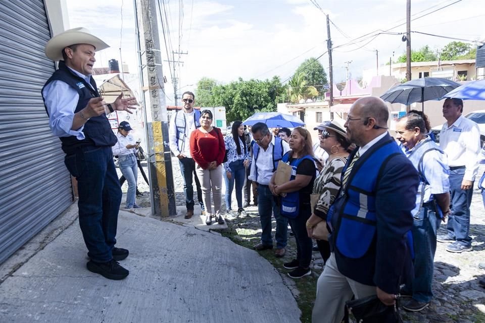 El Alcalde de Chapala escuchó peticiones de ciudadanos a través del programa 'Un Día Contigo', que inició en la colonia Plaza de Toros.