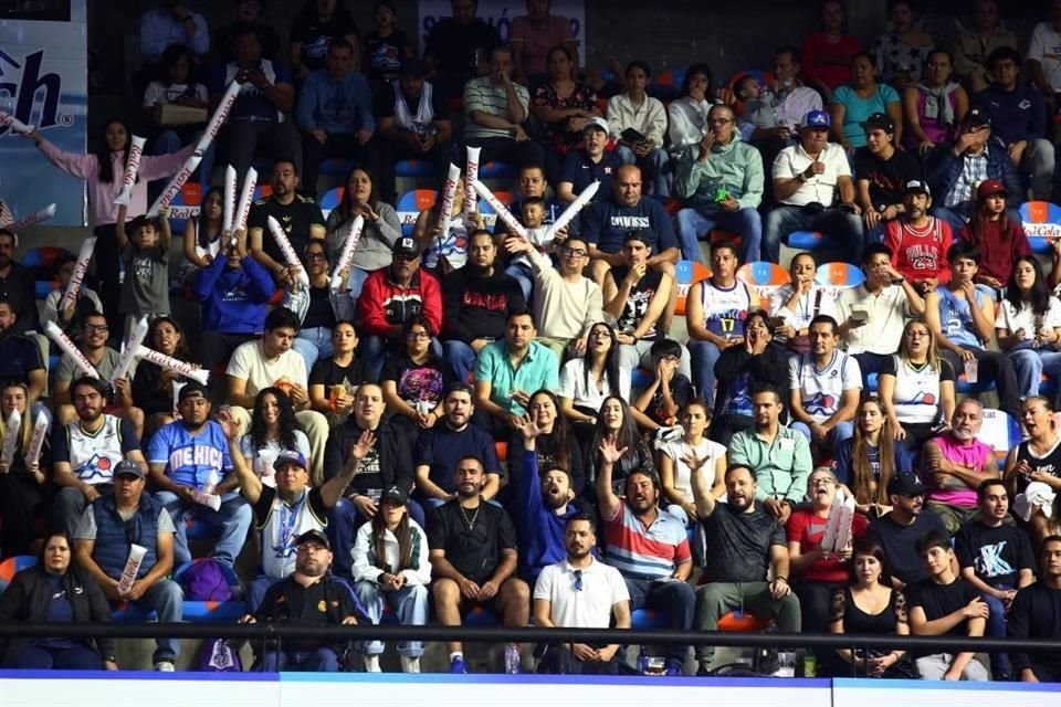Gran ambiente se vivió en la Arena Astros.
