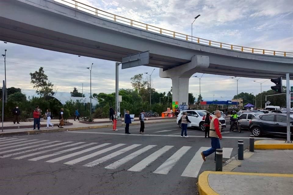 Los servidores acusan falta de equipo de trabajo y despidos injustificados.