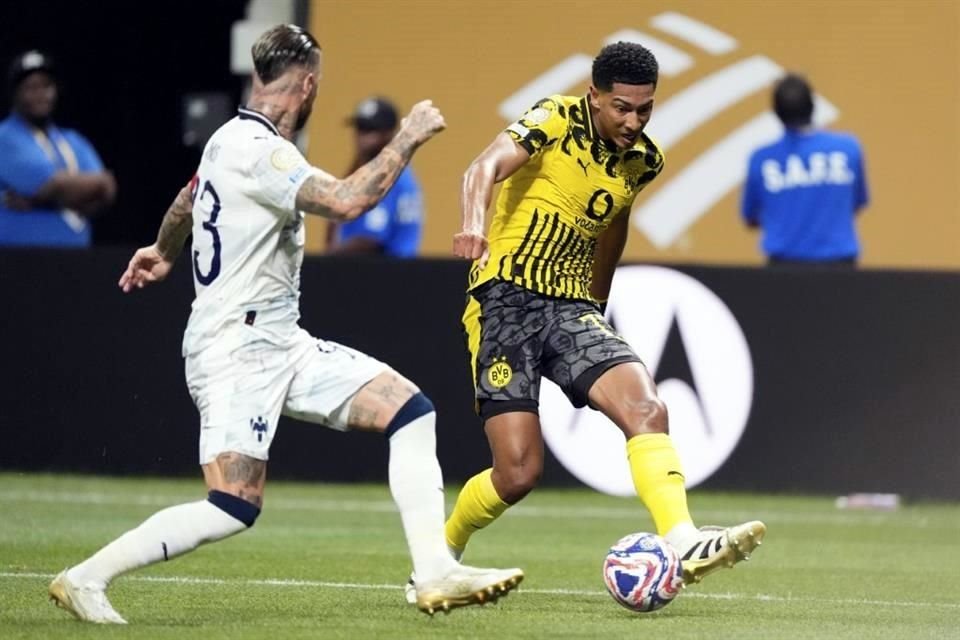 Jobe Bellingham fue amonestado en el juego ante Monterrey.
