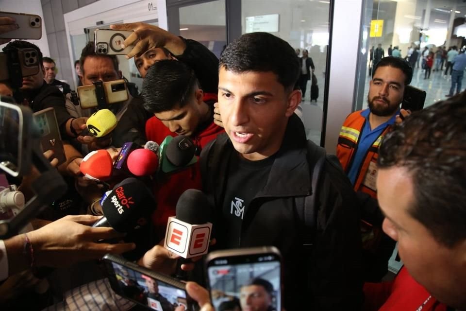 Bryan González llega a GDL como nuevo refuerzo de Chivas para el Apertura 2025.