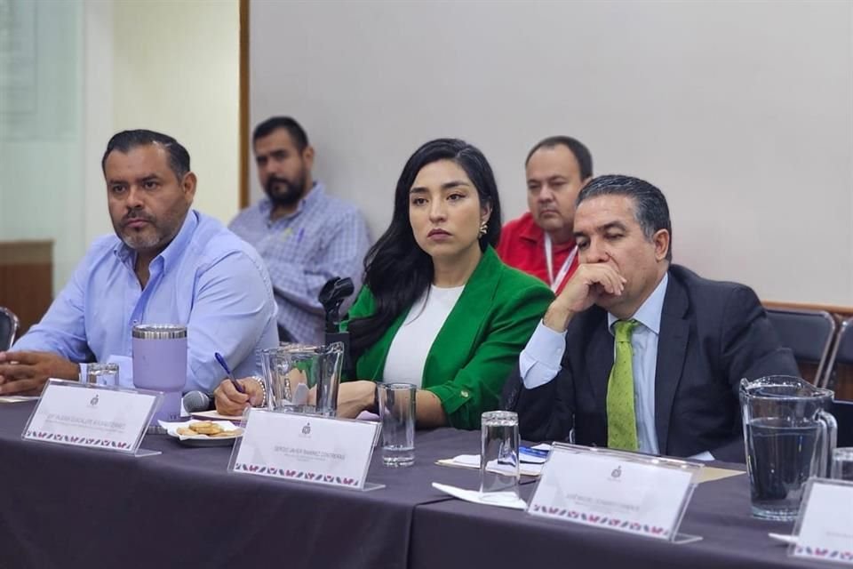 La diputada de Hagamos, Valeria Ávila, encabezó en Congreso local una mesa de trabajo con sindicalizados para escuchar sus demandas.