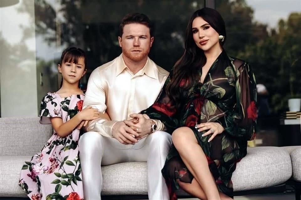 'Canelo' Álvarez, su esposa  Fernanda Gómez, y su hija María Fernanda.
