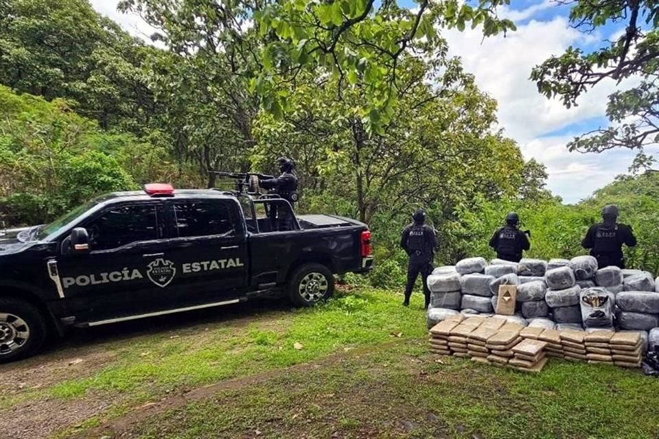 El hallazgo fue realizado por la Secretaría de Seguridad del Estado, la cual informó que los oficiales vigilaban por la comunidad Santa Cruz de Bárcenas cuando detectaron los paquetes.