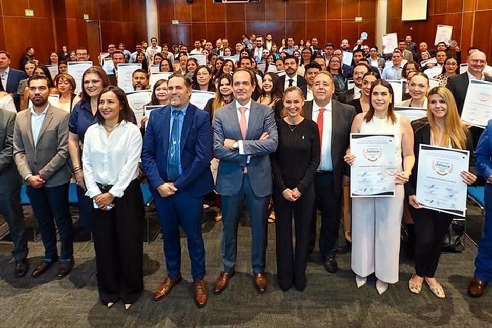 STyPS y CCIJ acreditaron 206 empresas en Jalisco por cumplir normas de seguridad y salud laboral.