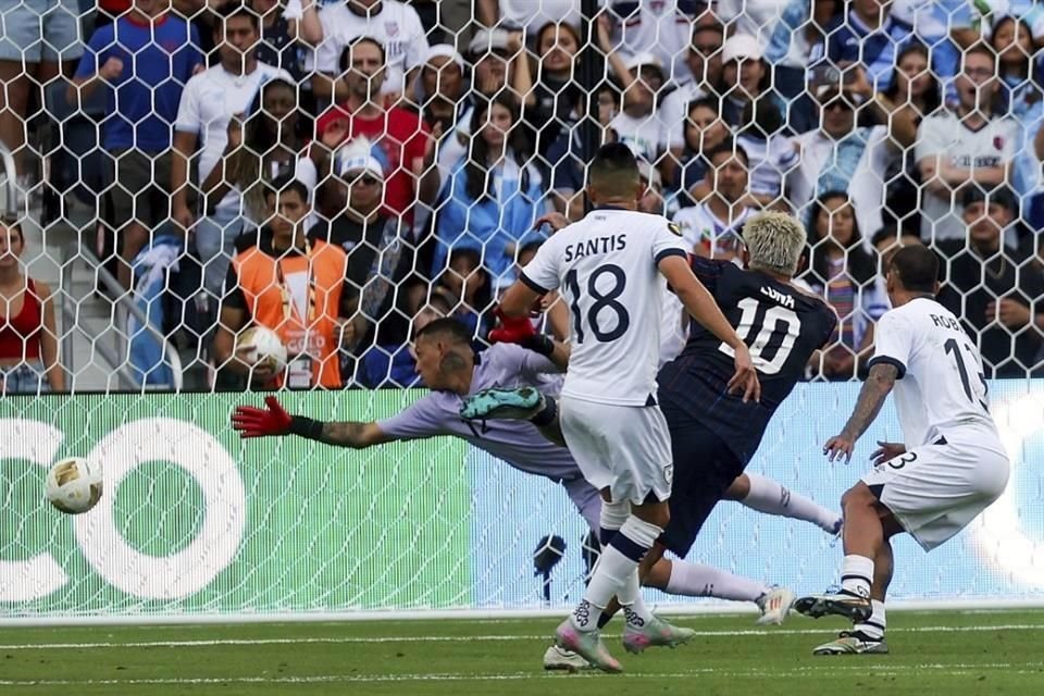 Diego Luna marcó doblete en los primeros minutos y sentenció la eliminación de Guatemala.