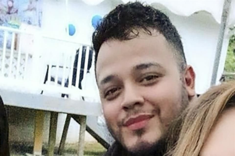 Kilmar Abrego García, quien fue deportado injustamente a El Salvador y devuelto a EU, sufrió tortura en megacárcel de Bukele, según abogados.