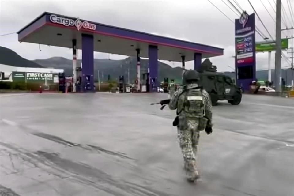 Elementos de varias corporaciones de seguridad realizaron la inspección de las sucursales de Cargo Gas, en Saltillo.