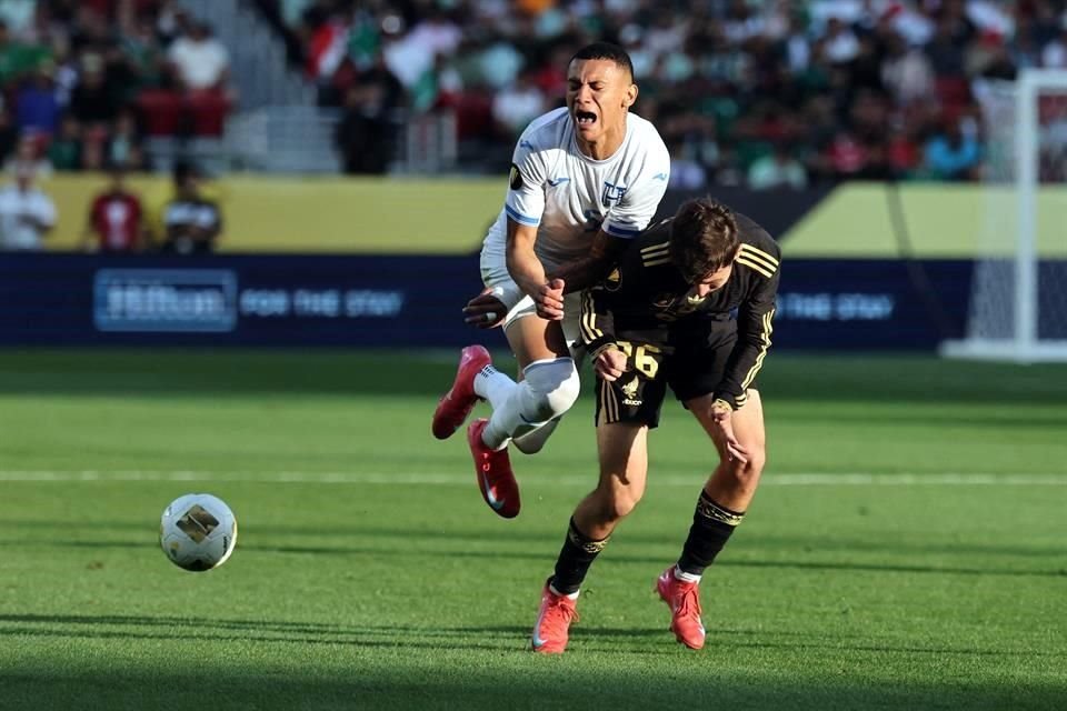El partido tuvo poco de amigable.