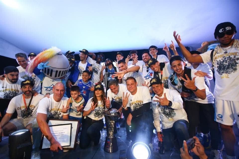 Los Astros de Jalisco adoptaron a la Glorieta Chapalita como su nuevo punto de encuentro para celebrar los títulos.