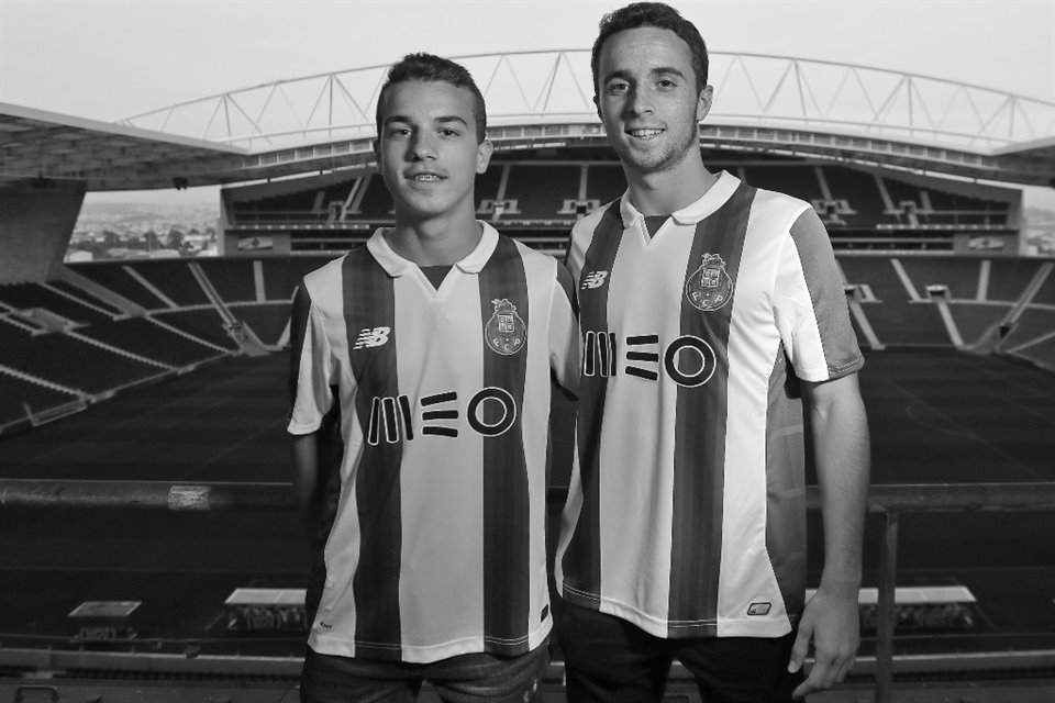 Jota, de 28 años, y su hermano, Andre Silva (izquierda), de 25 de edad, ambos jugadores portugueses, eran los únicos ocupantes del auto, según la Policía.