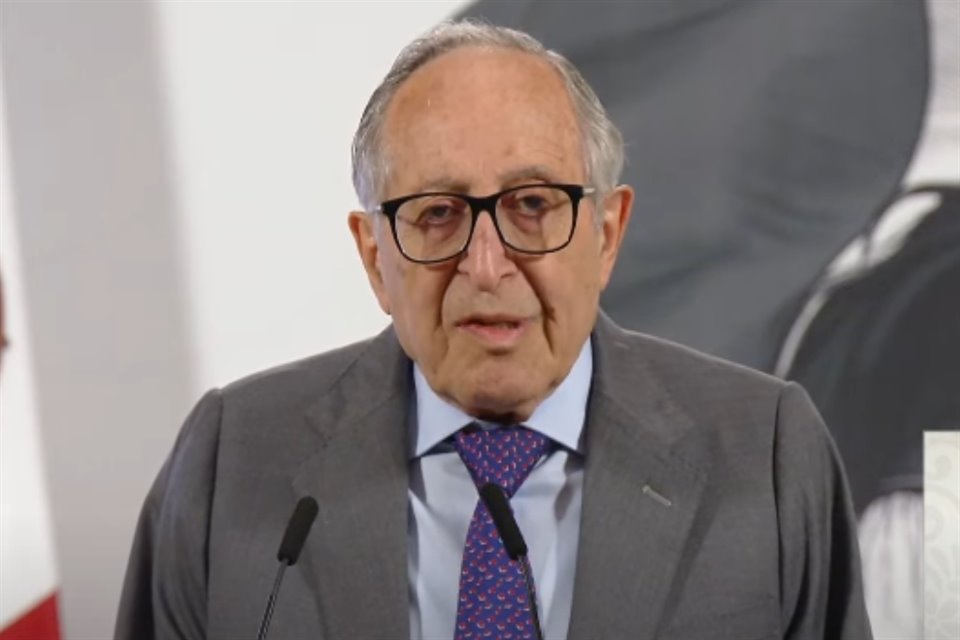 En medio del desabasto de medicamentos, el Gobierno federal anunció inversiones de cuatro empresas farmacéuticas por 10 mil 400 mdp.