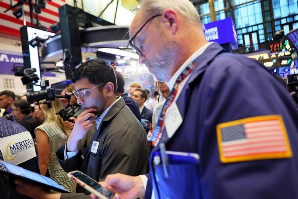 La bolsa de Nueva York tuvo una sesión más corta en vísperas de un día feriado en Estados Unidos y con los índices Nasdaq y S&P 500 marcando nuevos máximos de cierre.