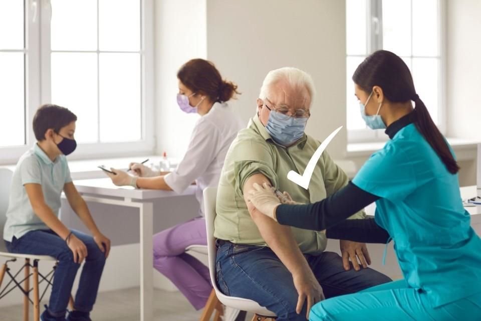 El doctor Francisco Moreno Sánchez sugiere mantener actualizados los esquemas de vacunación de niños y adultos para evitar contagios de sarampión o Covid.