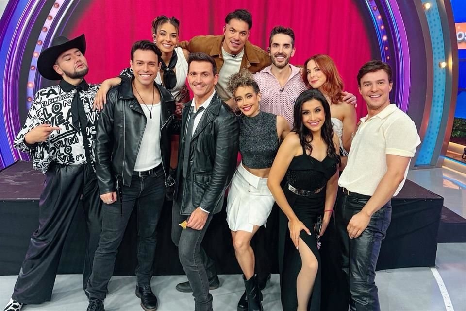 Con diferentes popurrís, el elenco interpretará hasta 150 canciones, en un formato que permite la interacción directa con el público.