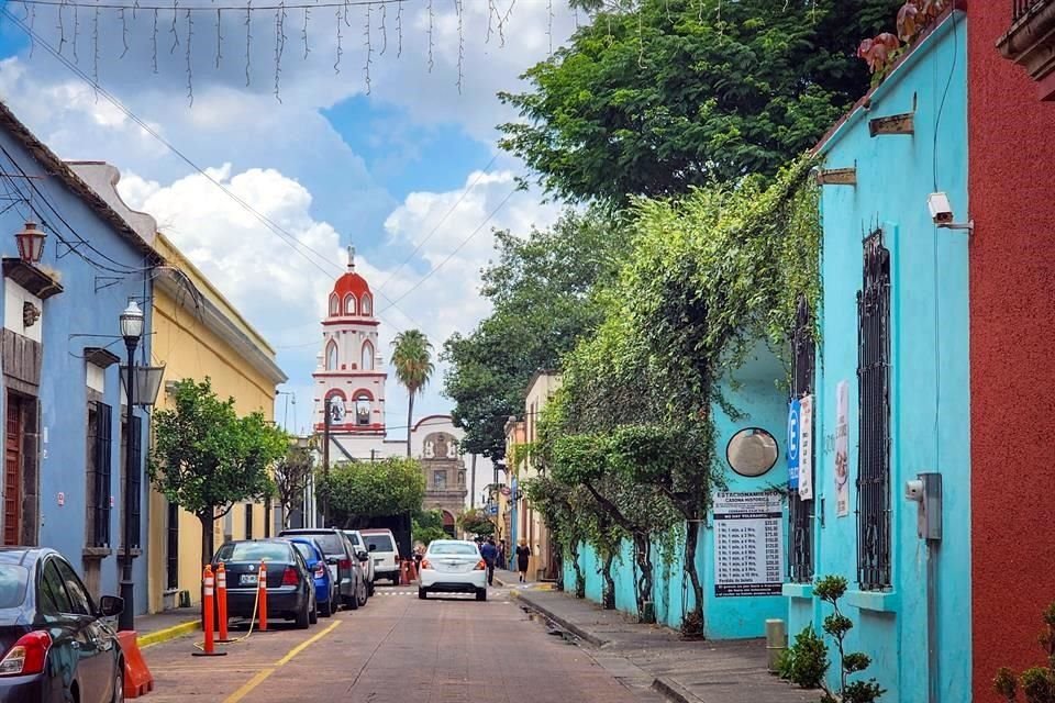 Los tour se realizan a pie y se visitan espacios turísticos como museos y recintos considerados patrimonio cultural.