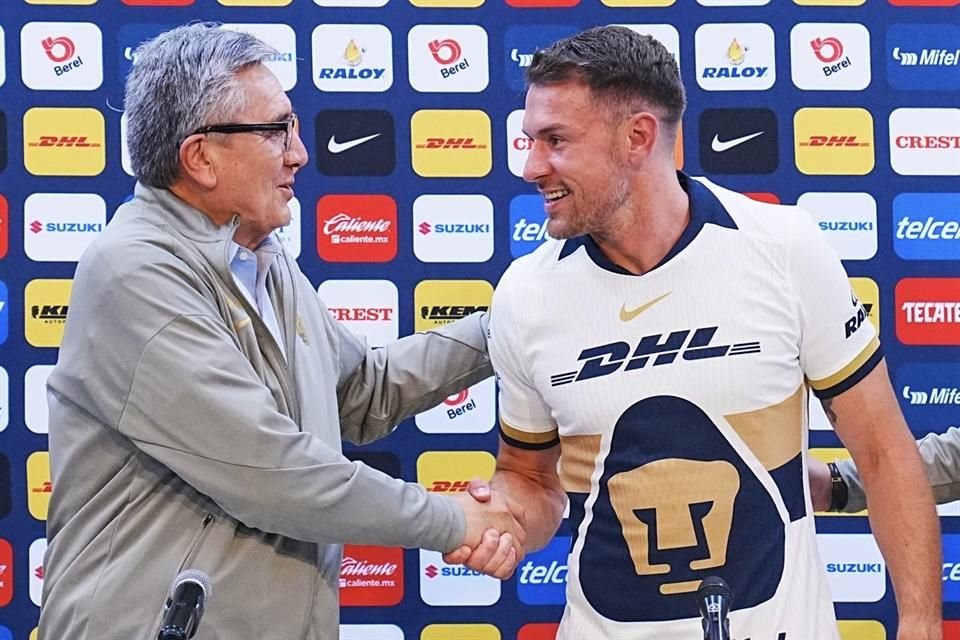 El galés Aaron Ramsey ya se enfundó en la playera de los Pumas, se está adaptando a la altura y espera debutar lo antes posible en México.