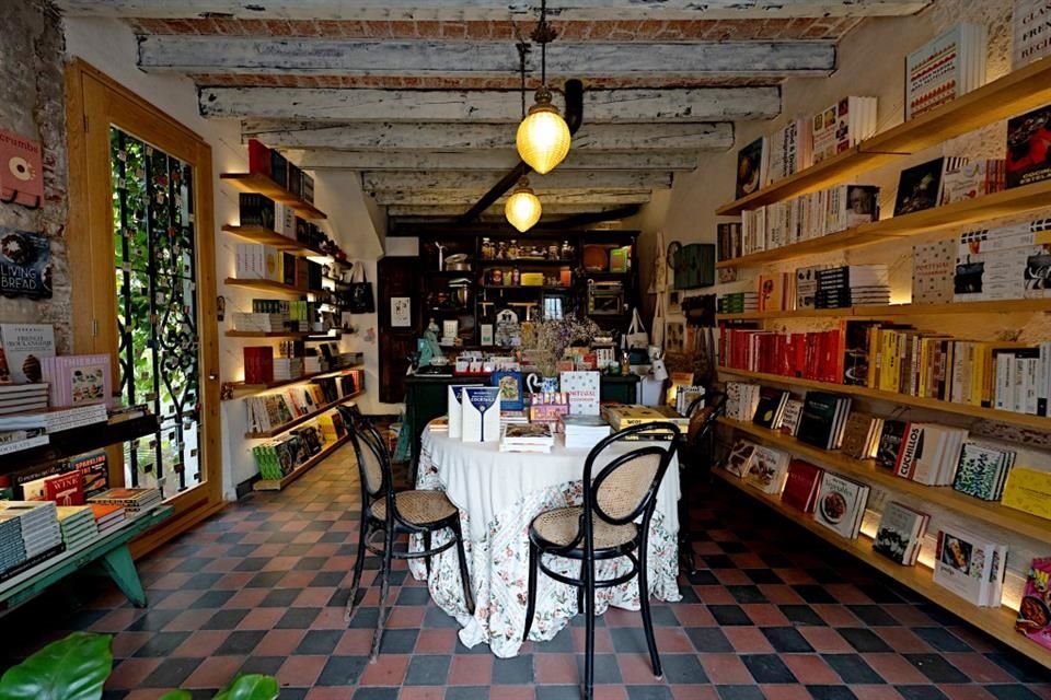 El espacio también alberga talleres, lecturas y encuentros sobre comida y cultura.