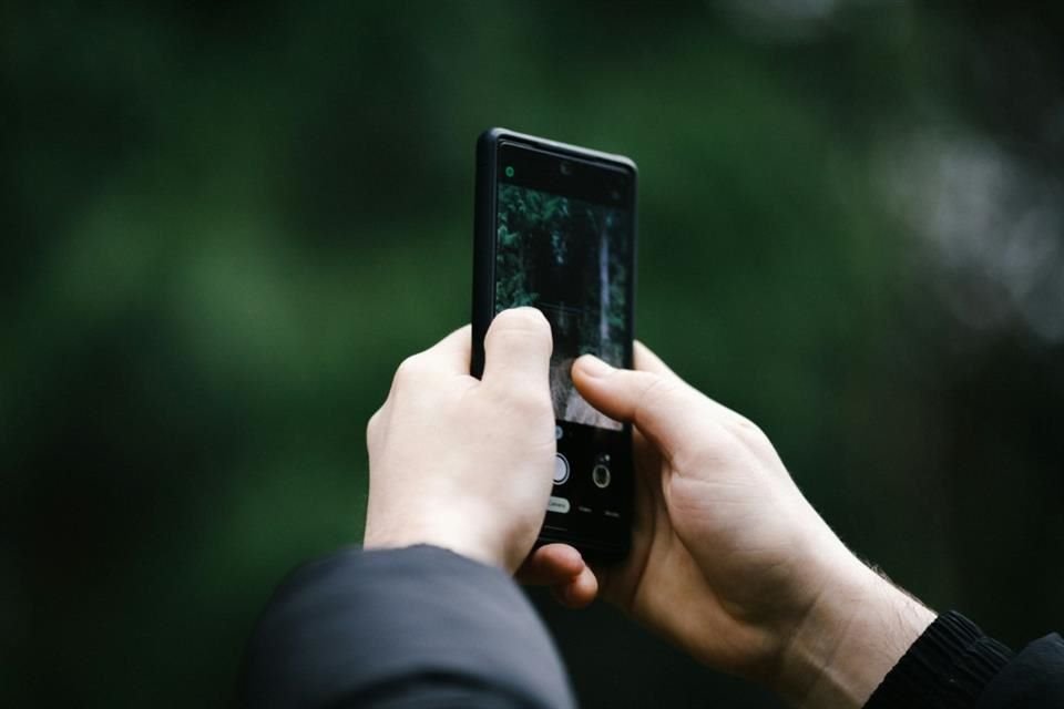 'Estar en constante contacto en pantalla, hace que el parpadeo sea irregular', alertó Arturo Muñiz, de la Dirección General de Cómputo y Tecnologías de Información y Comunicación de la UNAM.
