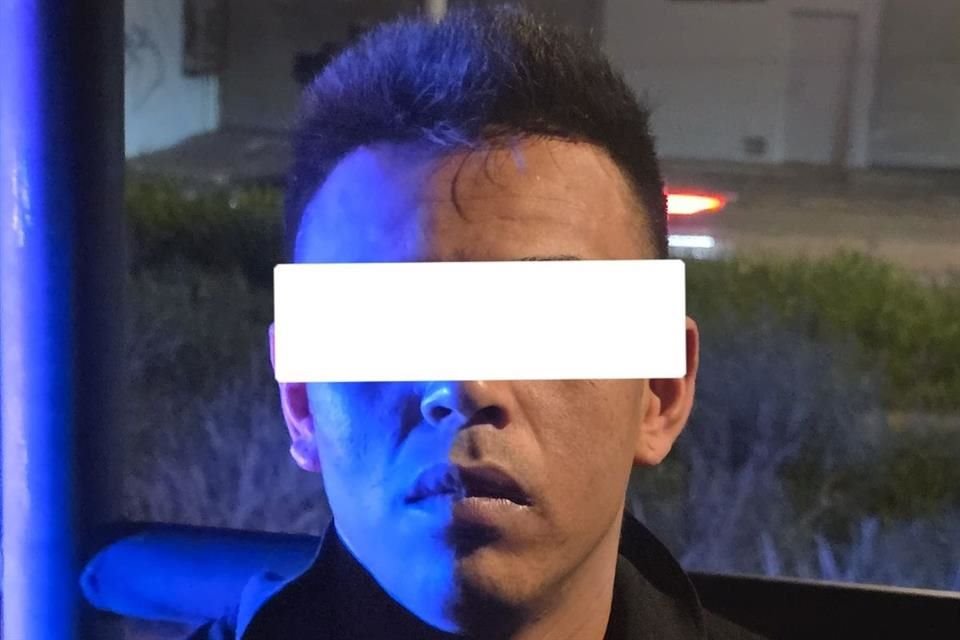 Salvador 'N', de 31 años, y un menor de 17, fueron detenidos por robo de auto en Tlaquepaque.