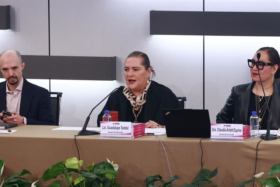 Durant la entrega de constancias de mayoría y ante señalamientos por falta de independencia del nuevo Poder Judicial, la Presidenta del INE, Guadalupe Taddei, defendió su legitimidad.