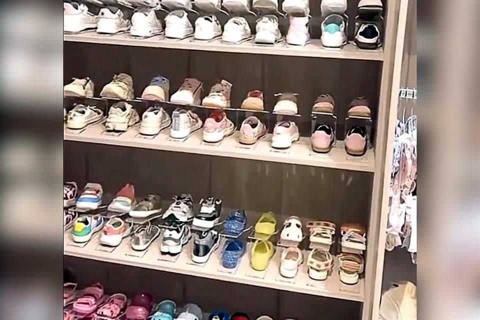 Samuel García, Gobernador de NL, y Mariana Rodríguez presumieron clóset de su hija, Mariel, de 2 años, quien tiene al menos 120 zapatos.