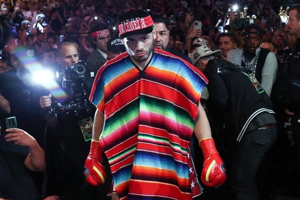 Julio César Chávez Jr. pasó de ser campeón del mundo a arrastrar el prestigio.