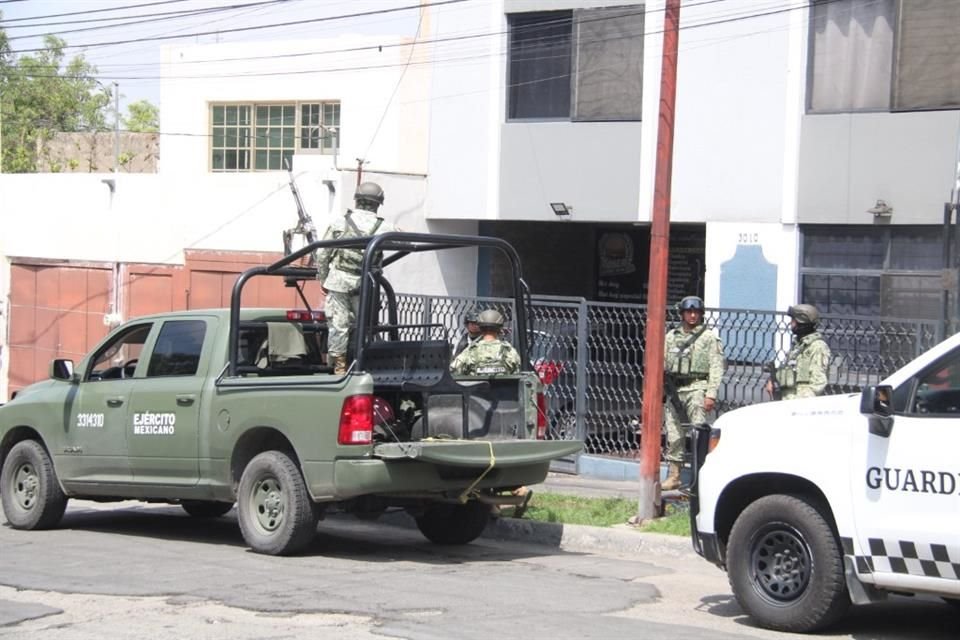 Vecinos de la colonia señalaron que quienes vivían en el domicilio cateado no tenían mucho tiempo de haberse mudado.