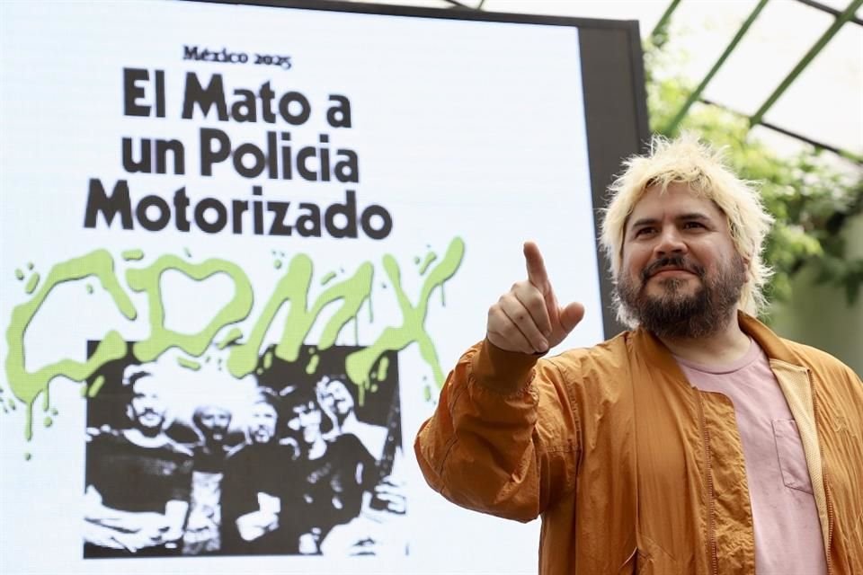 Como compositor argentino de ambos proyectos, Santi está consciente de que se trata de universos musicales distintos, por lo que les crea una identidad única.