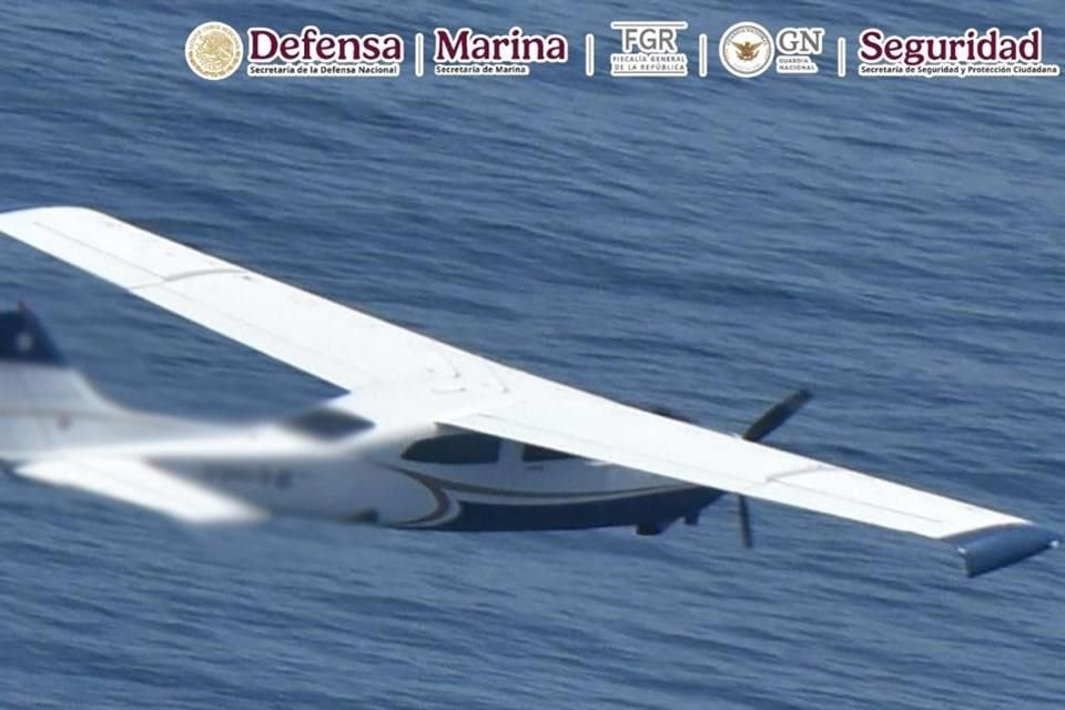 Detectaron la traza de una aeronave a 200 kilómetros al sur de San Salvador, El Salvador, que volaba con rumbo a México.