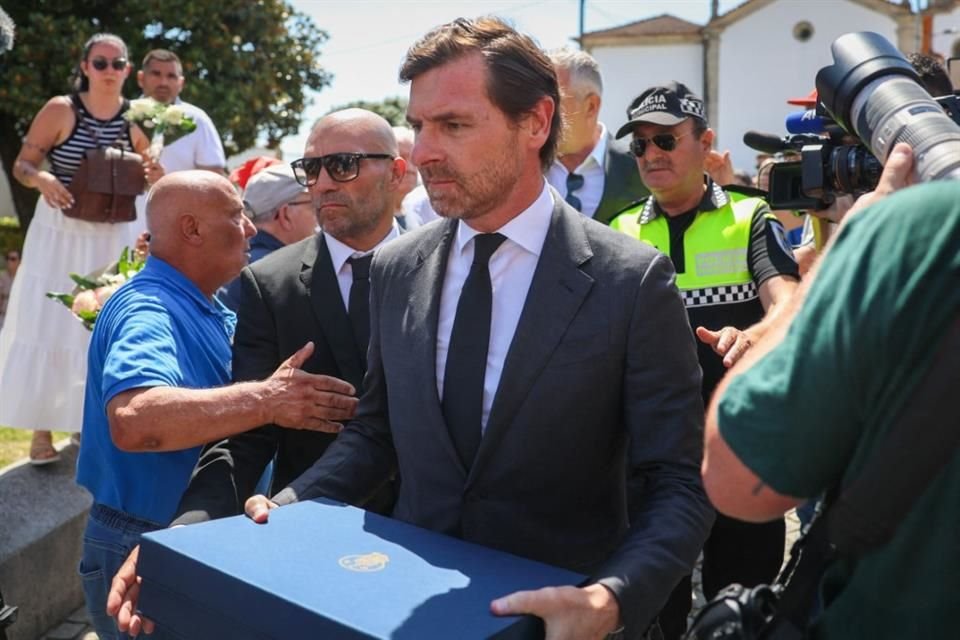 Andre Villas-Boas, presidente del Porto, rindió homenaje.