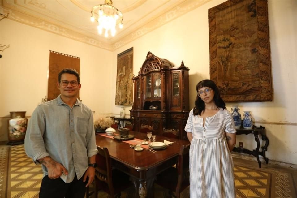 Carlos González, directeur Cultuur Guadalajara en Mayra Huerta, directeur van het López Portillo House Museum en het Belén Pantheon Museum.