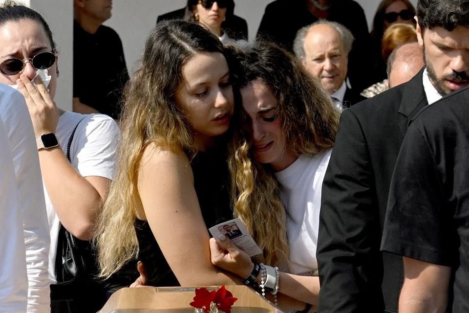 Rute Cardoso, esposada de Jota, durante el funeral.