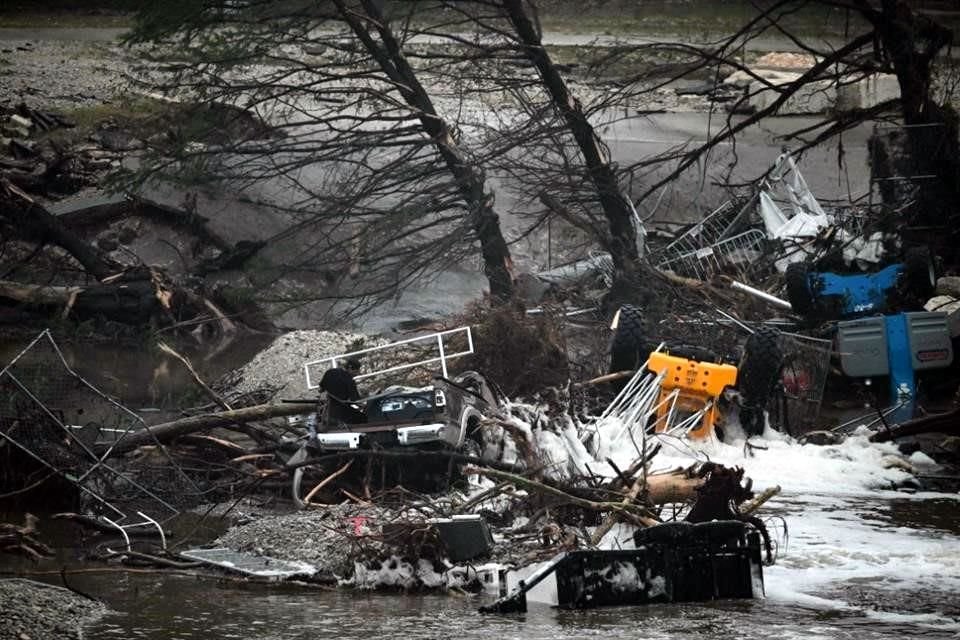 Al menos 70 muertos es el saldo luego de que intensa lluvia azotara una región montañosa al norte de San Antonio, Texas.