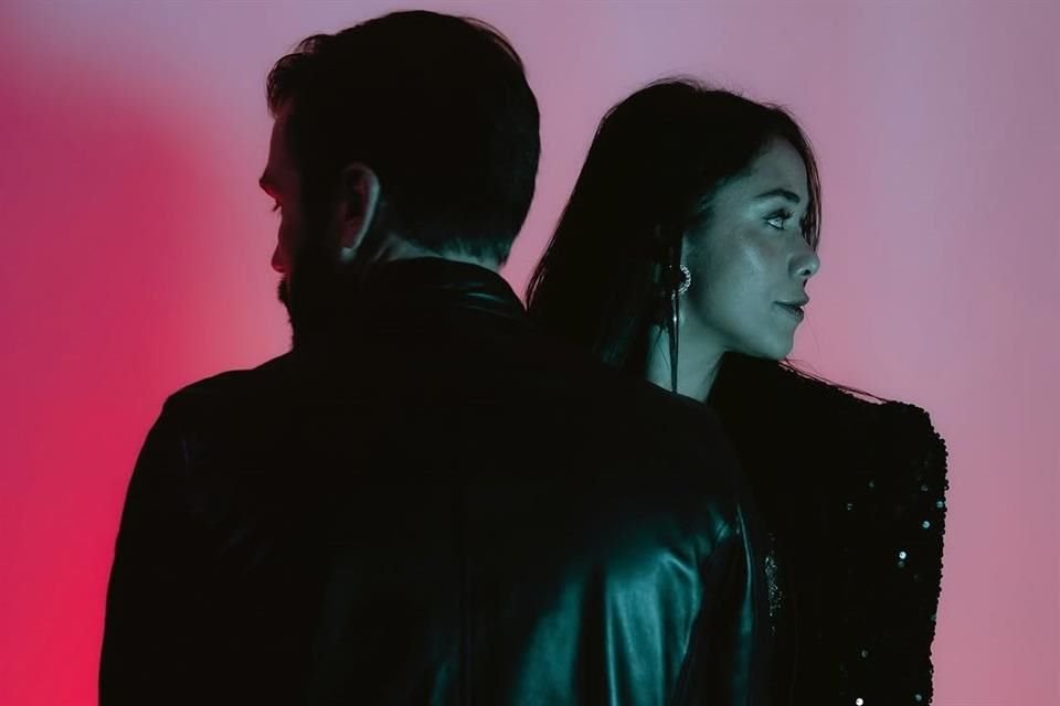 Escrita por Denisse, Fer, Emilia Vega y Sombrero Producciones, la canción es un homenaje a esas rupturas que, lejos de destruir, enseñan y fortalecen.