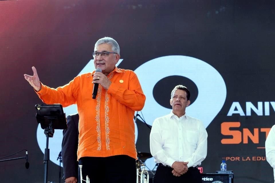 Alfonso Cepeda Salas, líder del SNTE, envió un mensaje a las facciones disidentes del magisterio, al afirmar que 'los verdaderos' maestros construyen, no destruyen instituciones.