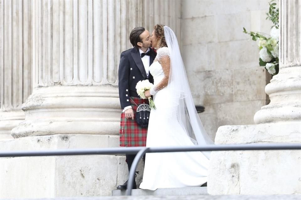 La ex Spice Girl, Mel B, contrajo matrimonio con el estilista Rory McPhee en una ceremonia celebrada en la Catedral de San Pablo en Londres.