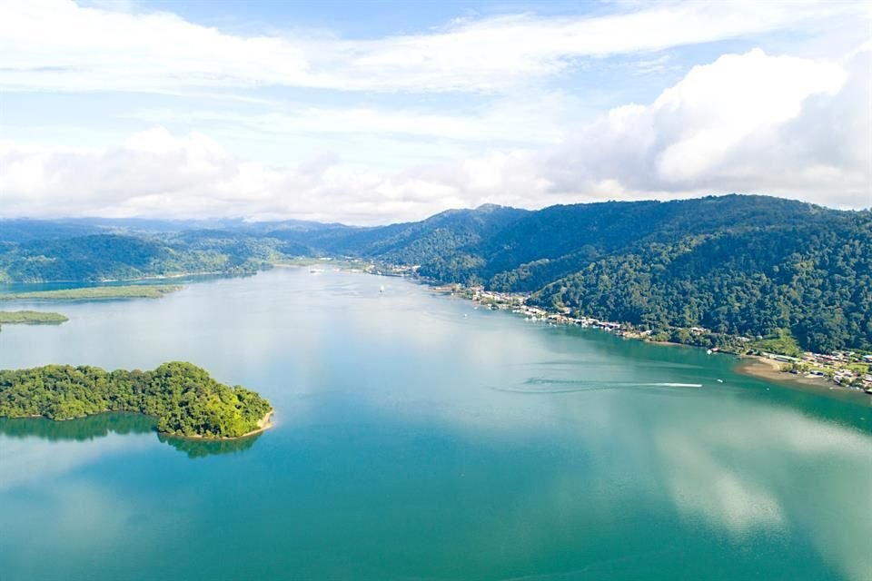 Nel Pacifico meridionale della Costa Rica, il lusso è una cosa naturale: giungla, mare, biodiversità e un profondo legame con la terra.