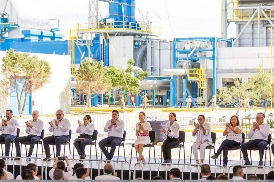 La Presidenta Sheinbaum inauguró planta de CFE, en SLP, y prometió 60 más en su Sexenio; destacó importancia de la empresa en el estado.