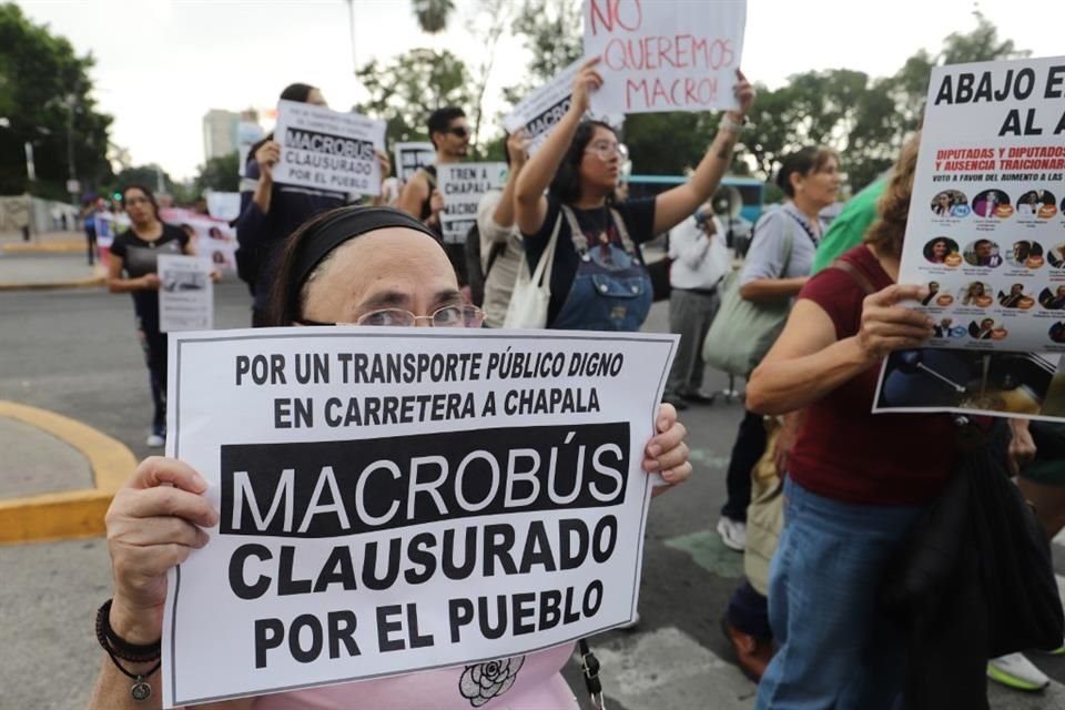 Vários grupos se opõem ao Macrobus na estrada para Chapala, ao processo de verificação, ao aumento da tarifa de água e outras medidas.