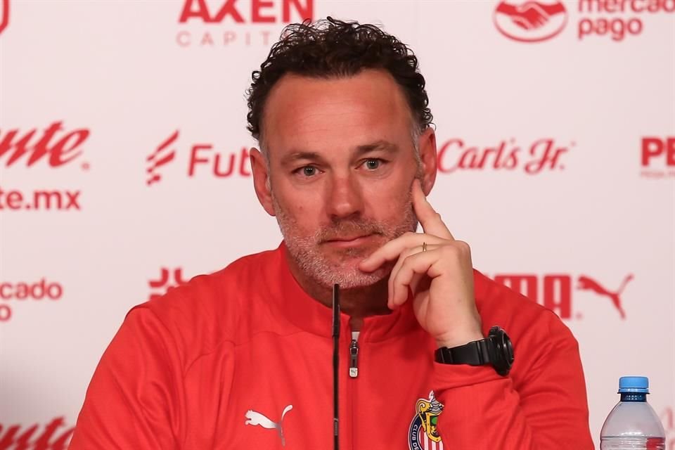 Gabriel Milito, director técnico de Chivas.