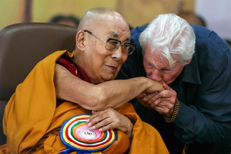 El actor Richard Gere, amigo y ferviente seguidor del Dalai Lama, acudió a la ciudad india de Dharamshala para celebrar los 90 años del líder espiritual.
