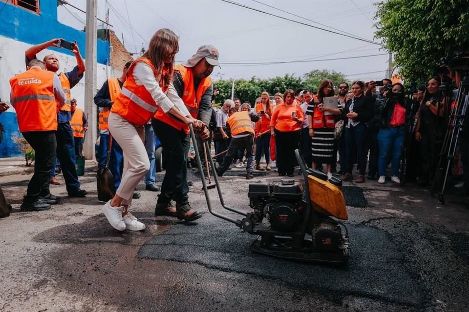 Además, arrancó el programa de bacheo para reparar 11 mil puntos críticos en la ciudad con 72.5 millones de pesos.
